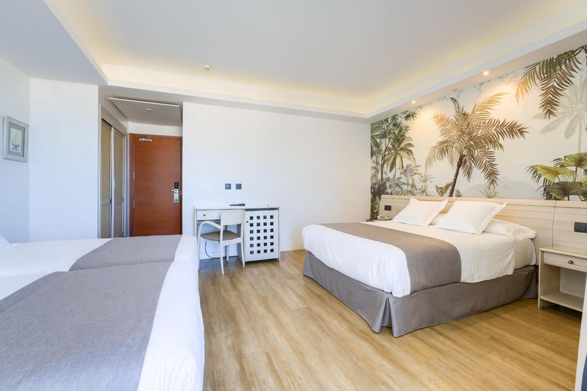 Puerto Bahia & Hotel 4*