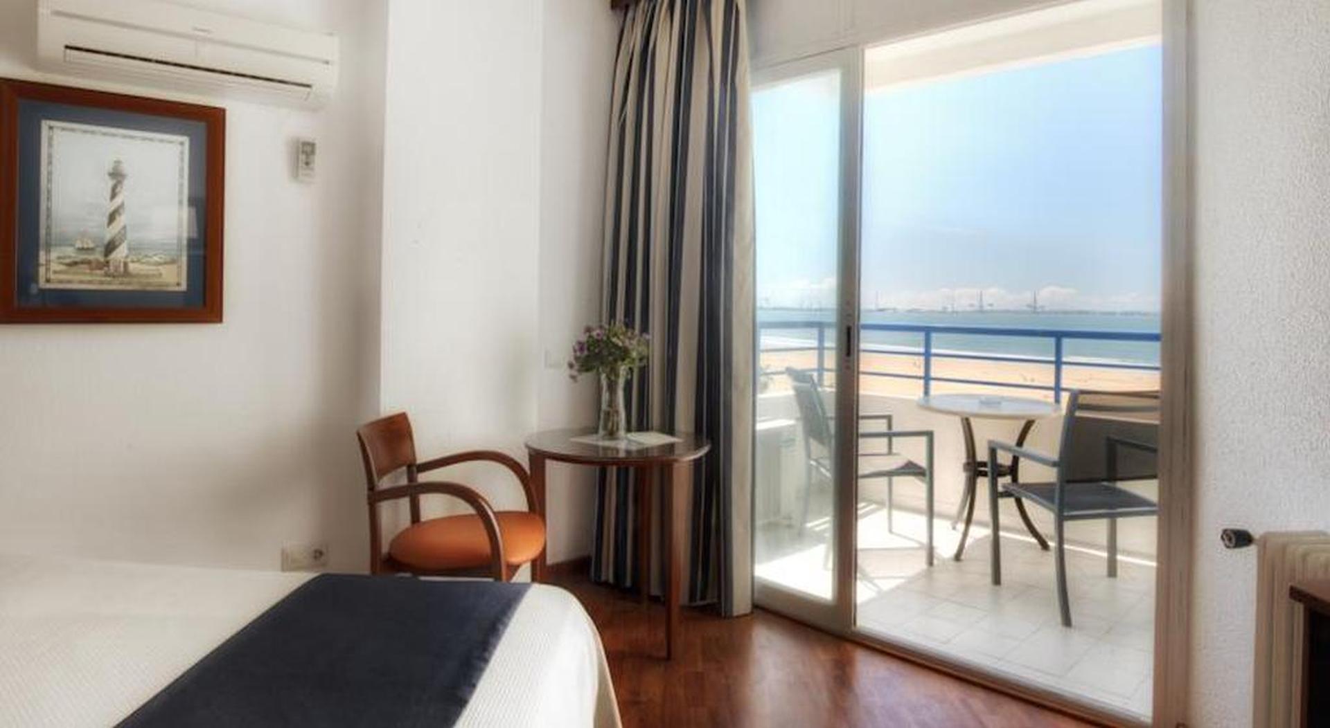 Hotel Puerto Bahia & 4*