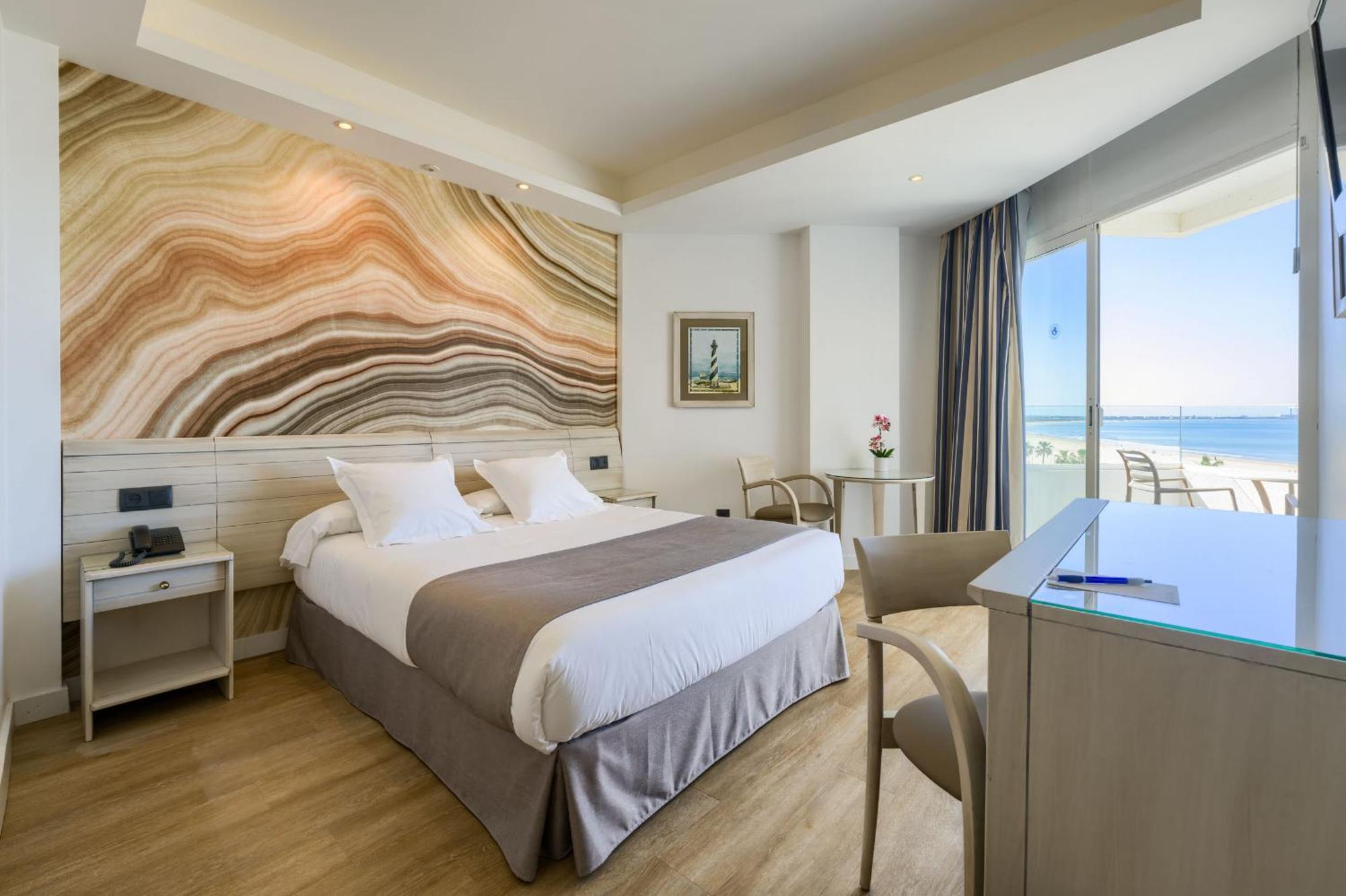Puerto Bahia & Hotel 4*
