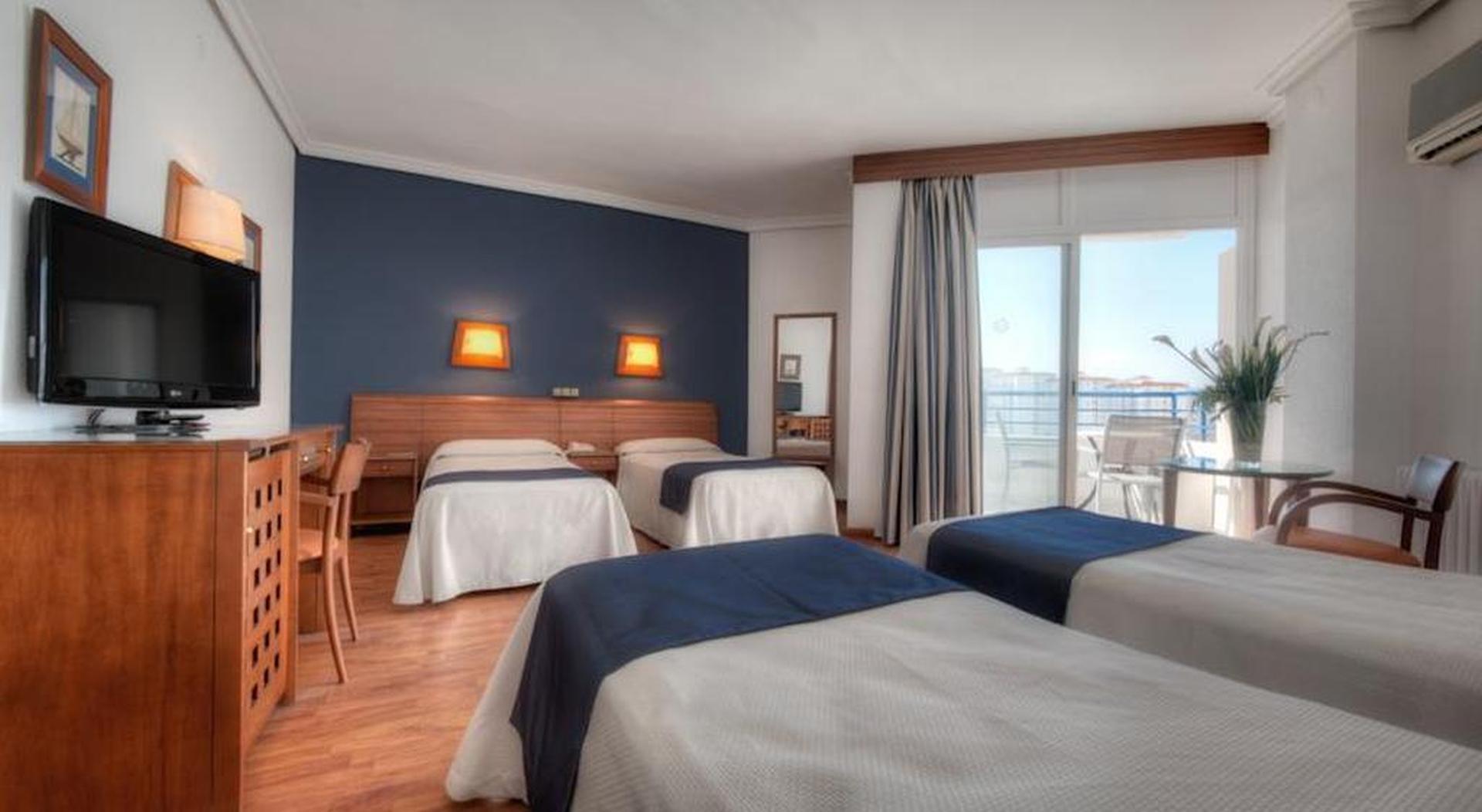 Hotel Puerto Bahia & 4*