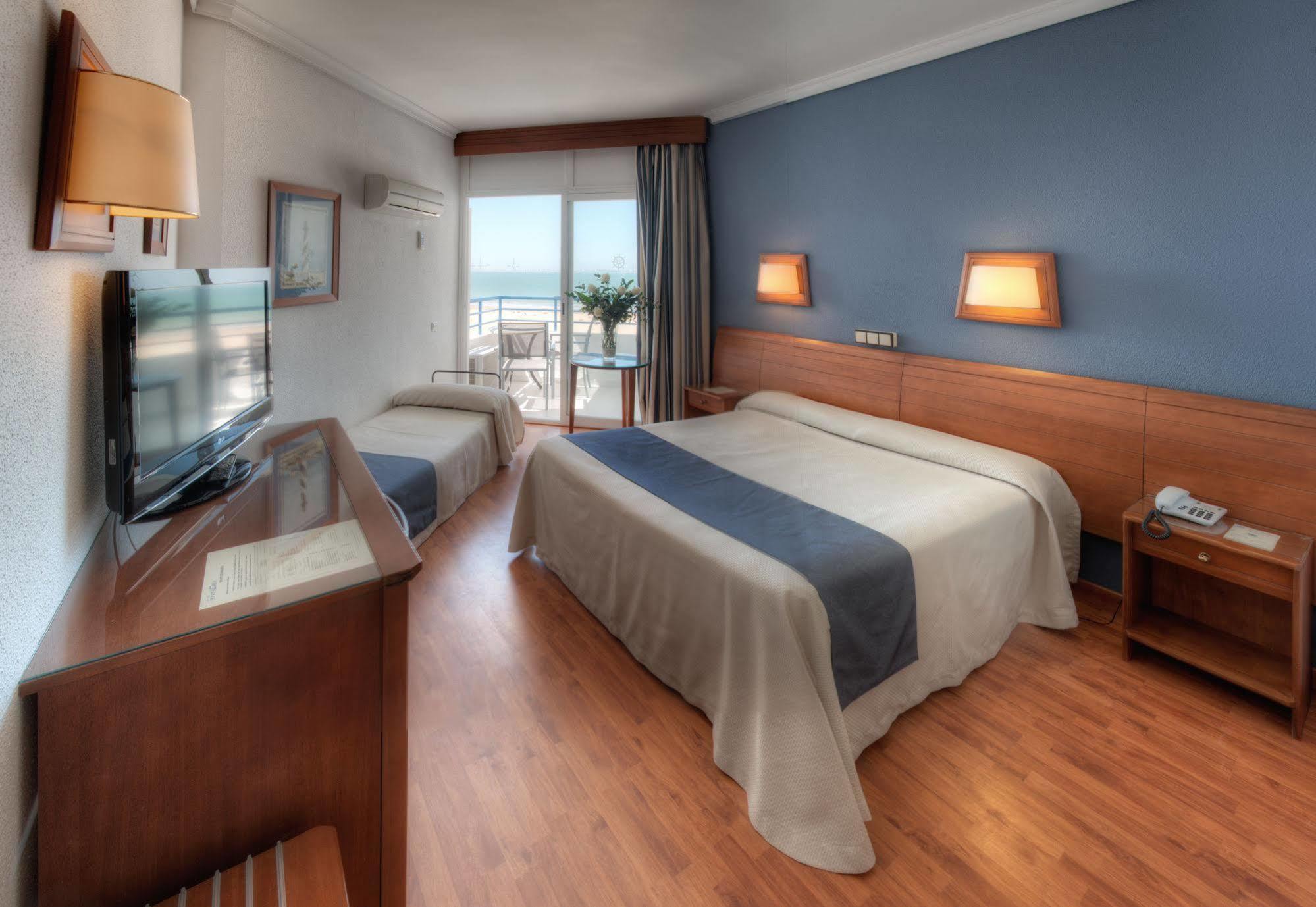 Hotel Puerto Bahia & 4*